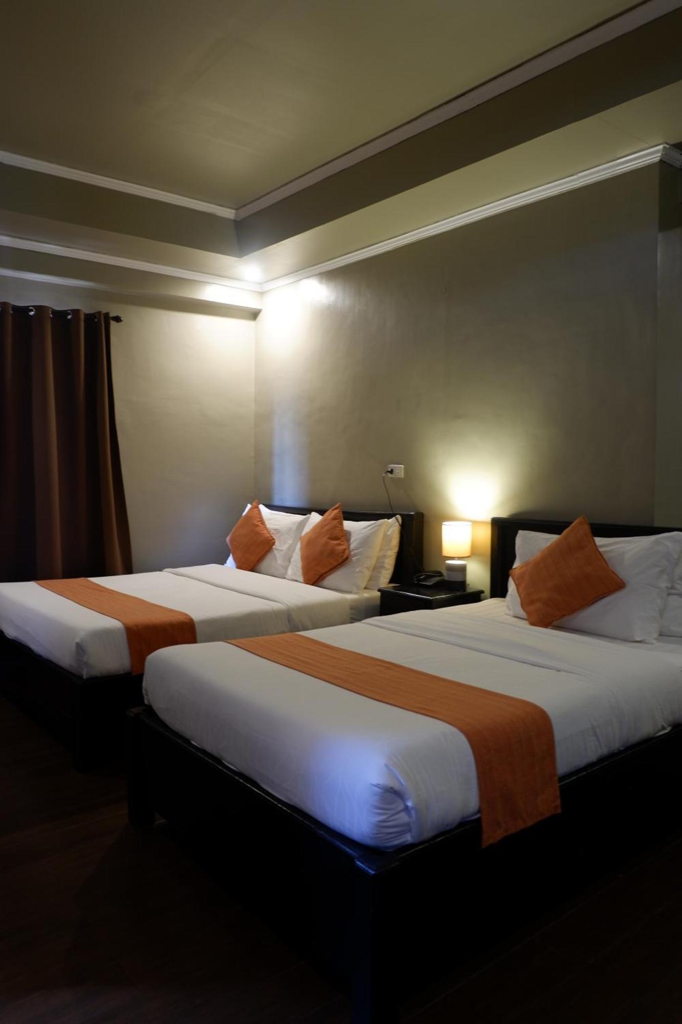 Vela Terraces Hotel Coron Bagian luar foto